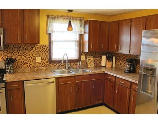 5 Butternut Cir, Springfield, MA 01128 photo 3