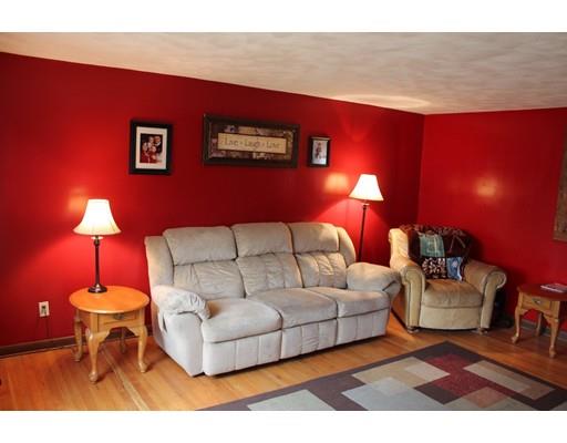 5 Butternut Cir, Springfield, MA 01128 photo 9