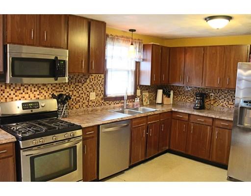 5 Butternut Cir, Springfield, MA 01128 photo 4