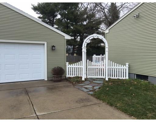 106 Berard Cir, Springfield, MA 01128 photo 3
