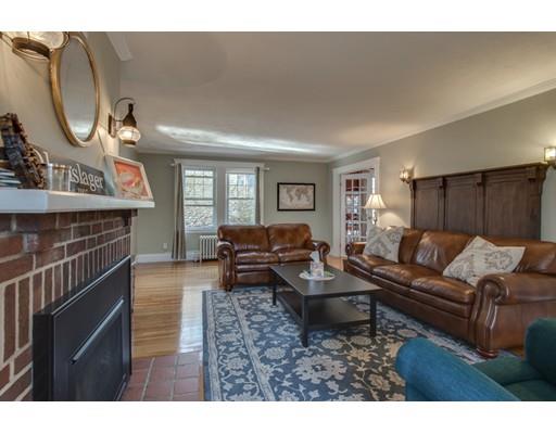 18 Maple St, Marblehead, MA 01945 photo 6