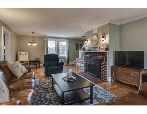 18 Maple St, Marblehead, MA 01945 photo 4