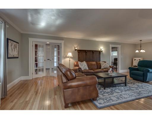 18 Maple St, Marblehead, MA 01945 photo 5