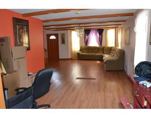 4 Kempton Ct, Lawrence, MA 01841 photo 2