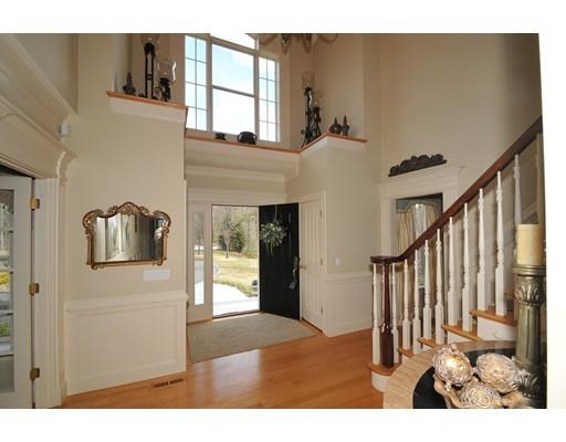 181 East St, Upton, MA 01568 photo 2