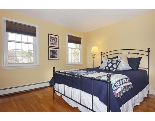 49 Eisenhower Cir, Wellesley, MA 02482 photo 11