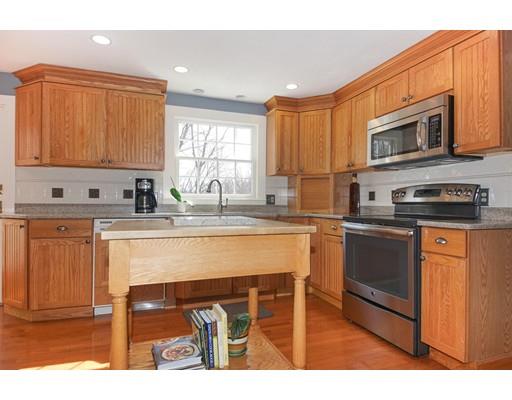 49 Eisenhower Cir, Wellesley, MA 02482 photo 6