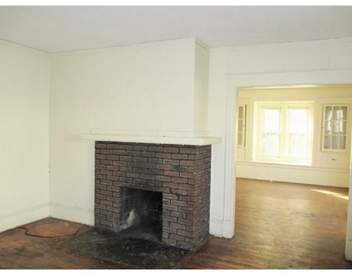96 Rochelle St, Springfield, MA 01109 photo 2