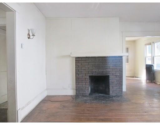 96 Rochelle St, Springfield, MA 01109 photo 4