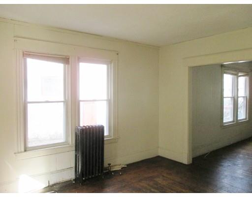 96 Rochelle St, Springfield, MA 01109 photo 5