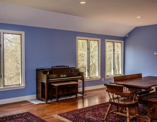 17 Walnut St, Upton, MA 01568 photo 11