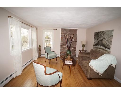 33 Maple St, Randolph, MA 02368 photo 2