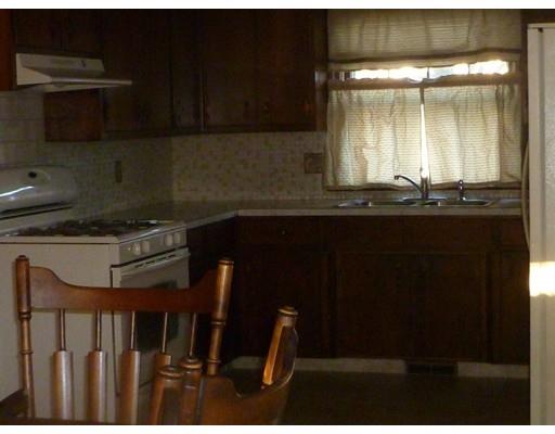 33 Lancaster St, Springfield, MA 01118 photo 4