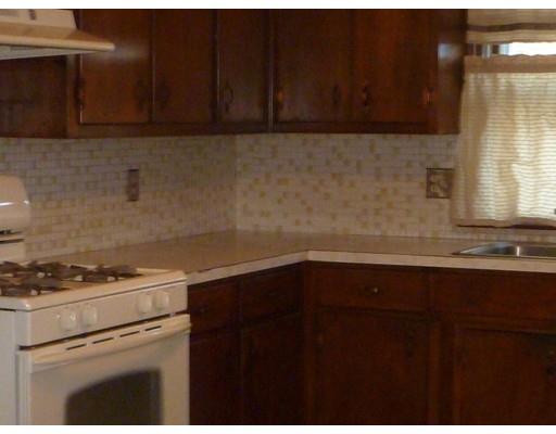 33 Lancaster St, Springfield, MA 01118 photo 3