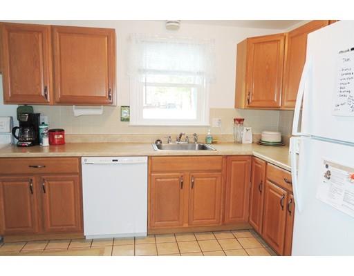 96 Willowbrook Dr, Springfield, MA 01129 photo 4