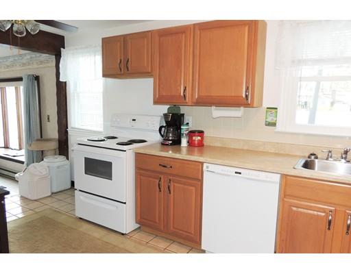 96 Willowbrook Dr, Springfield, MA 01129 photo 5