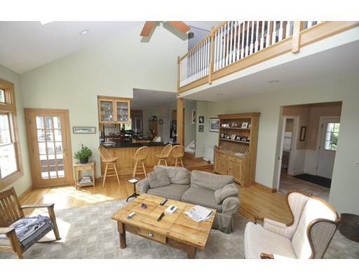194 Centre St, Danvers, MA 01923 photo 2