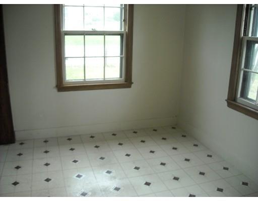 174 Chapin Ter, Springfield, MA 01104 photo 8