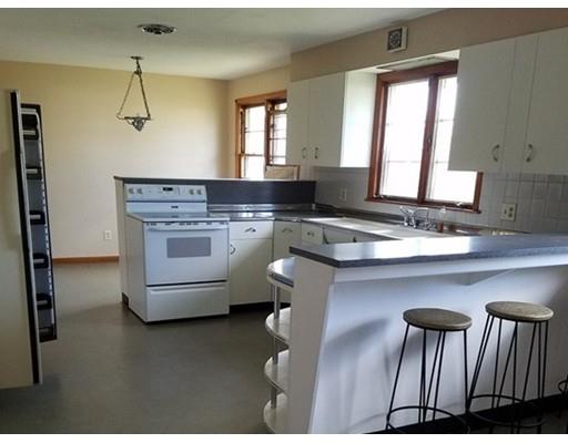 40 Watson St, Chicopee, MA 01020 photo 3