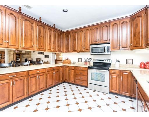 54 Ivy Ln, Waltham, MA 02452 photo 4