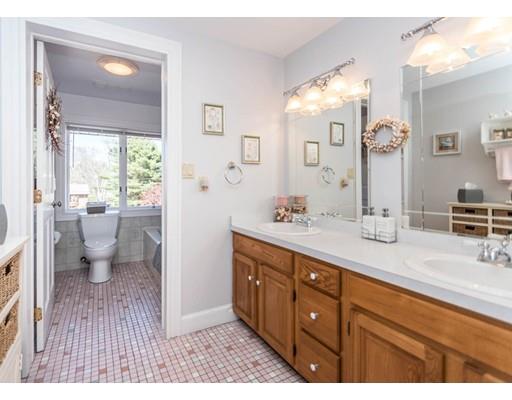 54 Ivy Ln, Waltham, MA 02452 photo 17