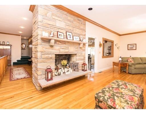 54 Ivy Ln, Waltham, MA 02452 photo 9