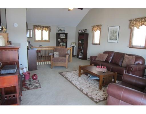 14 Bates Xing, Webster, MA 01570 photo 24