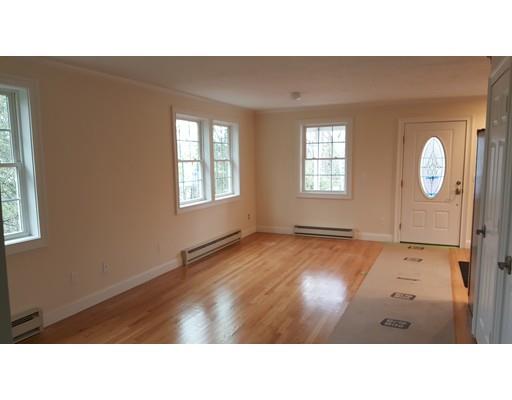17 Chipman St, Clinton, MA 01510 photo 4