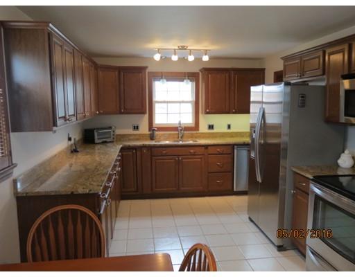 37 Grattan St, Fall River, MA 02721 photo 6