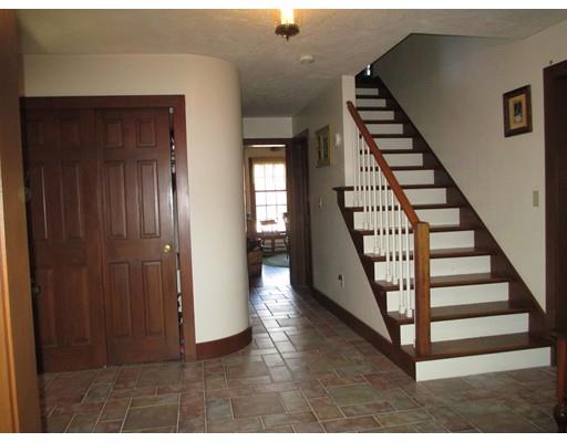 118 Eight Lots Rd, Sutton, MA 01590 photo 8