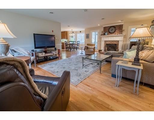 8 Bubbling Brook Rd, Walpole, MA 02081 photo 7