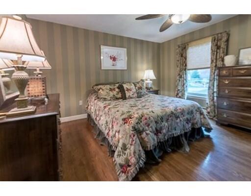 8 Bubbling Brook Rd, Walpole, MA 02081 photo 15