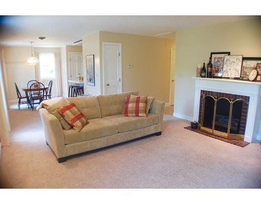 8 Bubbling Brook Rd, Walpole, MA 02081 photo 19