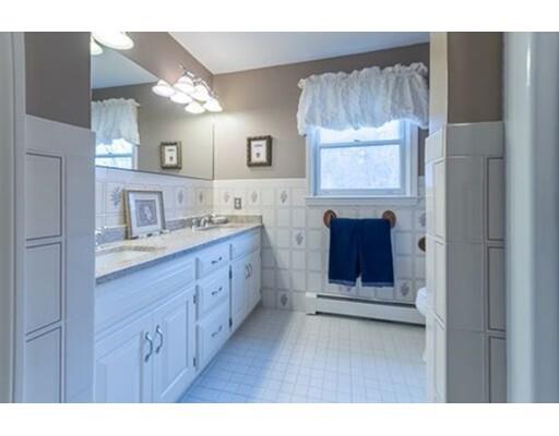 8 Bubbling Brook Rd, Walpole, MA 02081 photo 11