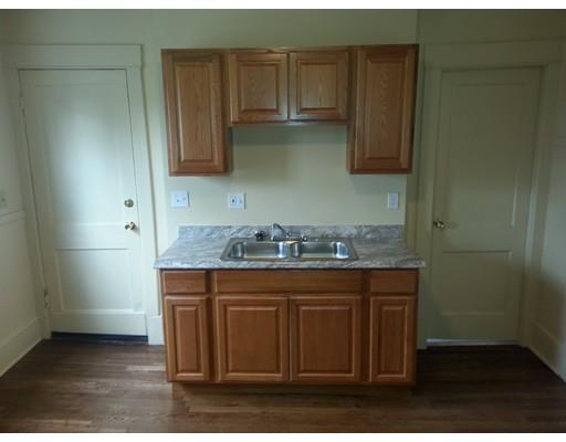 58 Glenham St, Springfield, MA 01104 photo 3
