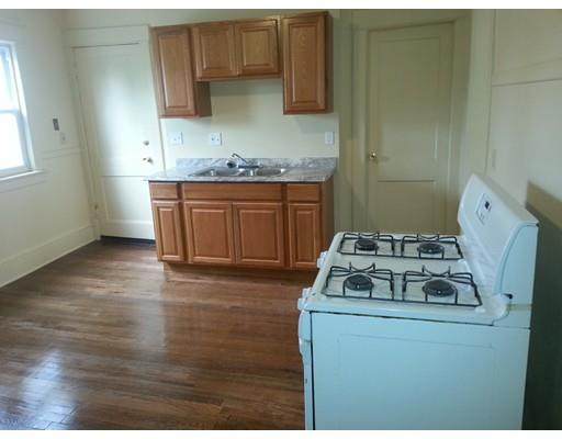 58 Glenham St, Springfield, MA 01104 photo 4