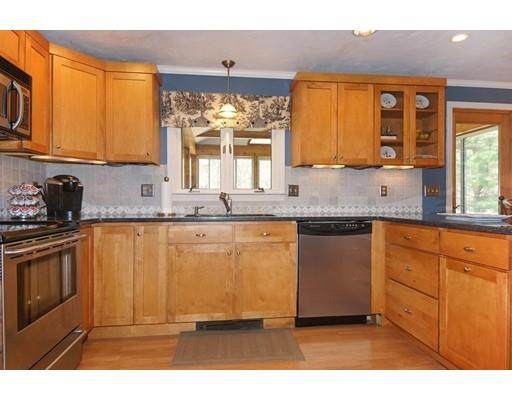34 Colonial Dr, Mendon, MA 01756 photo 9