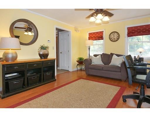 34 Colonial Dr, Mendon, MA 01756 photo 10