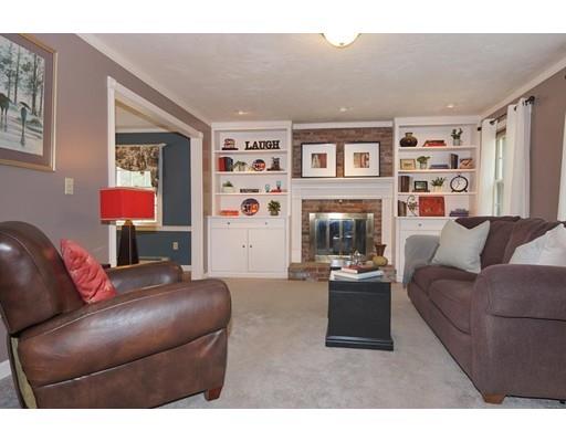 34 Colonial Dr, Mendon, MA 01756 photo 4