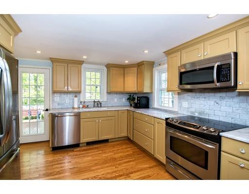 21 Downing St, Hingham, MA 02043 photo 3