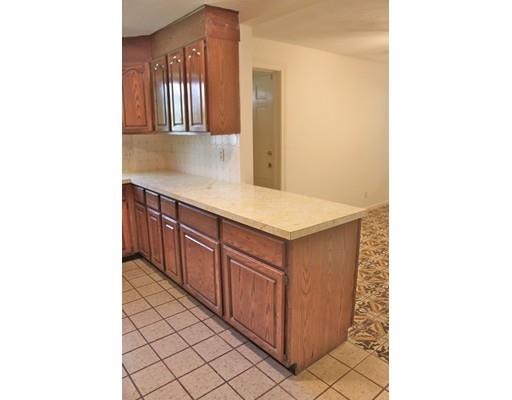 686 Elm St, West Springfield, MA 01089 photo 4
