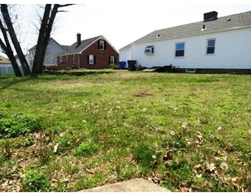 381 Abbott St, Springfield, MA 01118 photo 11