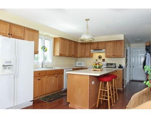 40 Wildflower Dr, Sutton, MA 01590 photo 3
