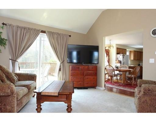 40 Wildflower Dr, Sutton, MA 01590 photo 11