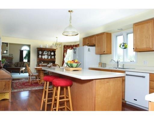 40 Wildflower Dr, Sutton, MA 01590 photo 4