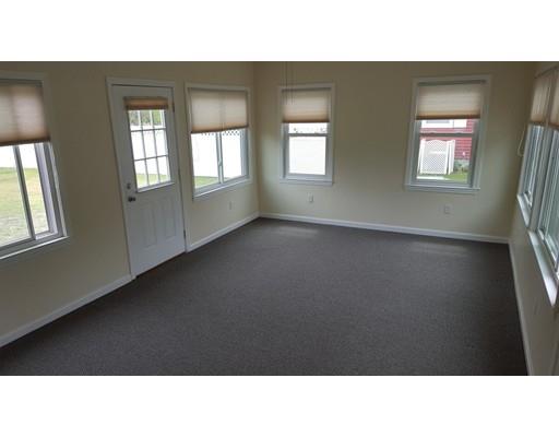 73 Kirk Dr, Springfield, MA 01109 photo 5