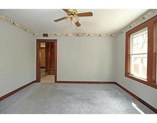 21 Vineyard St, Worcester, MA 01603 photo 3