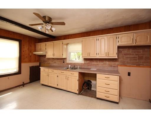 21 Vineyard St, Worcester, MA 01603 photo 2