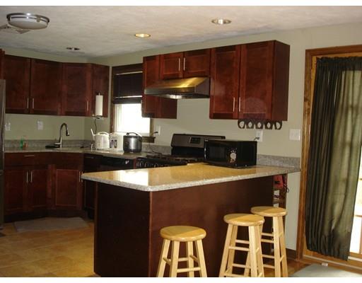 80 Berkeley Ave, Lowell, MA 01852 photo 4