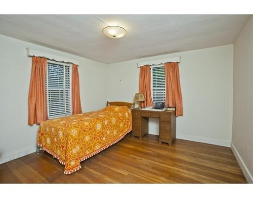 277 Plumtree Rd, Springfield, MA 01118 photo 12